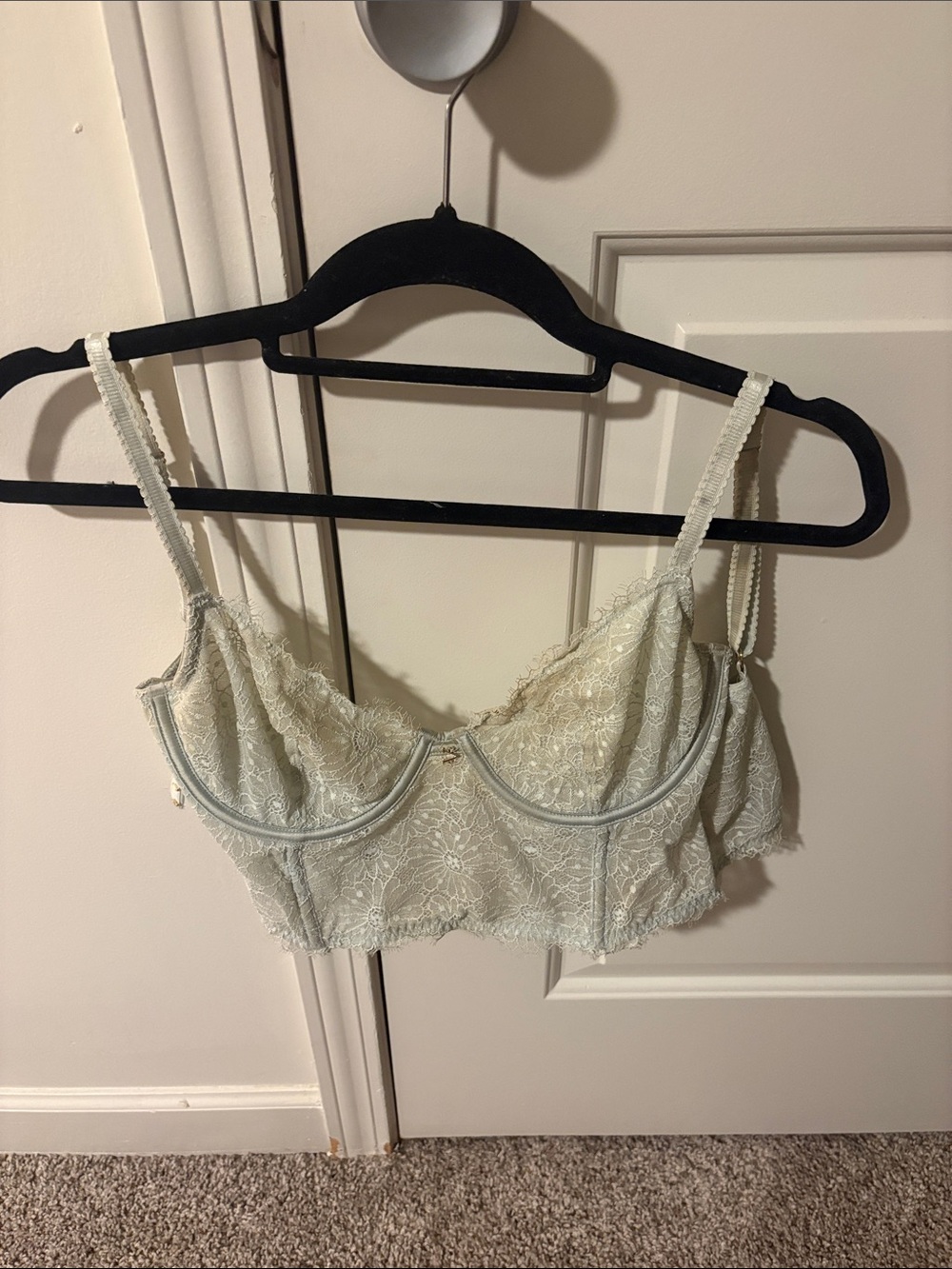 Victoria's Secret Lace Underwire Bralette in Light Ivory